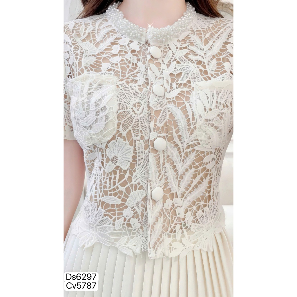 DS6297 - เสื้อลูกไม้สีครีมคอปกมุกและกระดุมห่อ - Dolce Viva Collection (DVC/ACC)