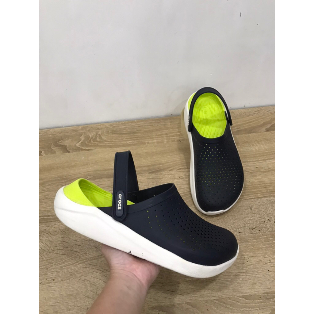 Crocs ของแท้ ไซส์ M9-42 ใหม่เอี่ยม ภาพถ่ายจริง