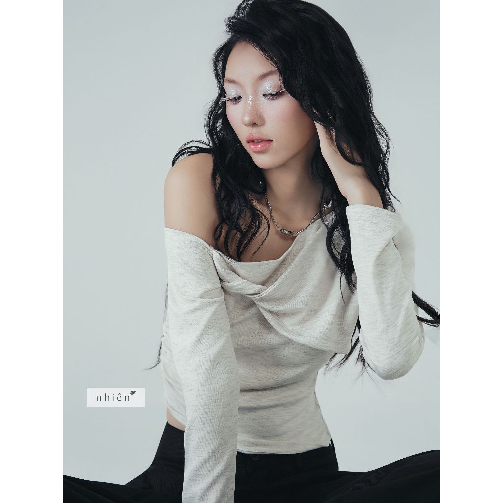 Aurora Top - เสื้อยืดเปิดไหล่ดีไซน์เอวบิด nhien.official BA503