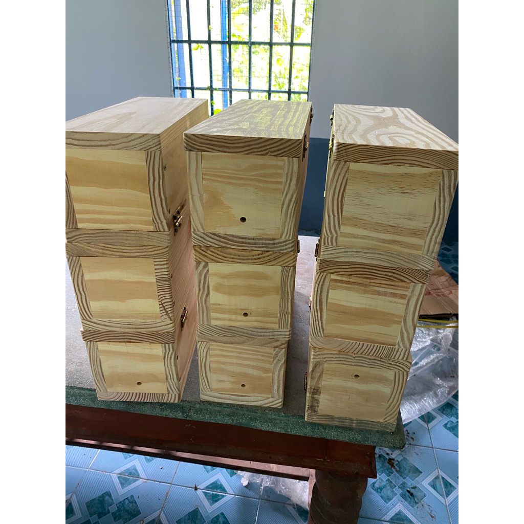 กล่องการเลี้ยงผึ้งพร้อมฝาสแน็ป - ขนาด D40xW15xH15xD2.5 cm - ไม้สนละเอียด - หนา 2.2 ซม.