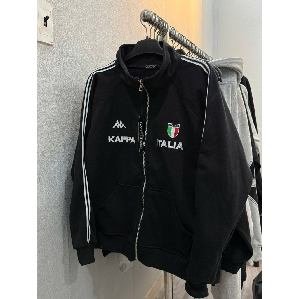 เสื้อแจ็คเก็ต KAPPA พร้อมโลโก้ปักมือ - PICTURES OF DETAILS STANDARD