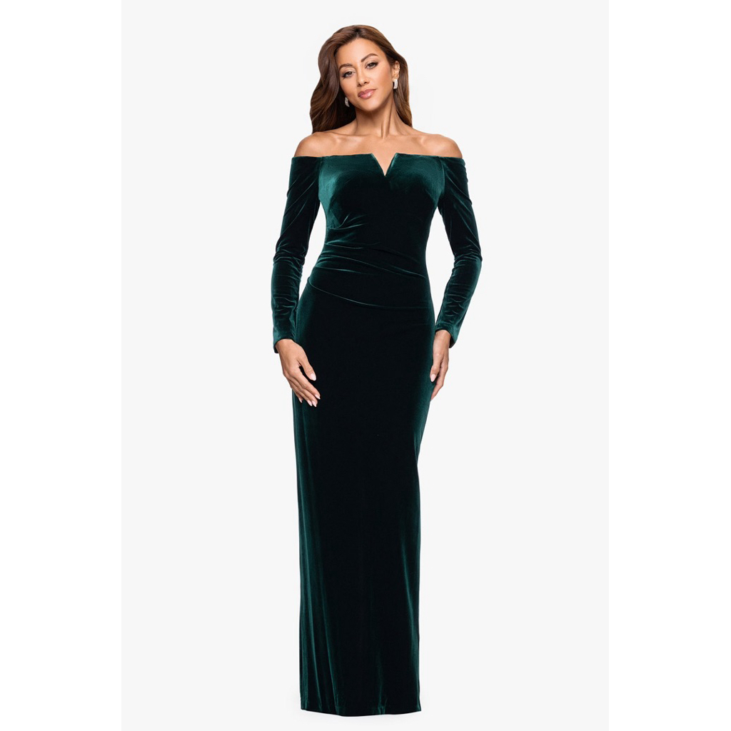 Xscape ชุดราตรีกํามะหยี่แขนยาวและปาดไหล่