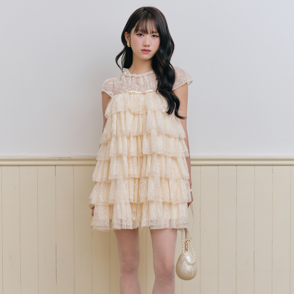 DARLING.ISM - ชุดเดรส Olia ผ้าลูกไม้ลายดอกไม้ครีม