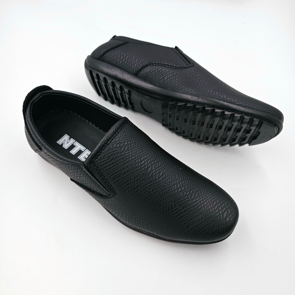 [KM - ซื้อ 01 แถม 01 ถุงเท้าแท้ NTB] คุณภาพสูงหนังผู้ชาย LOADS ANTI-WRINKLING STITCHED RAIN COVER NT