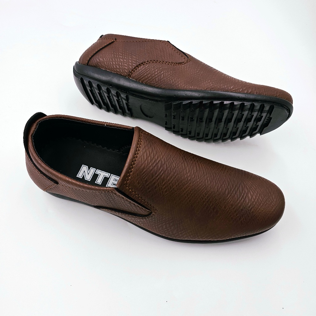 [KM - ซื้อ 01 แถม 01 NTB ของแท้ Socks] MENS HIGH QUALITY LEATHER LOADS WITH RAIN SOLES NTB.GLS01