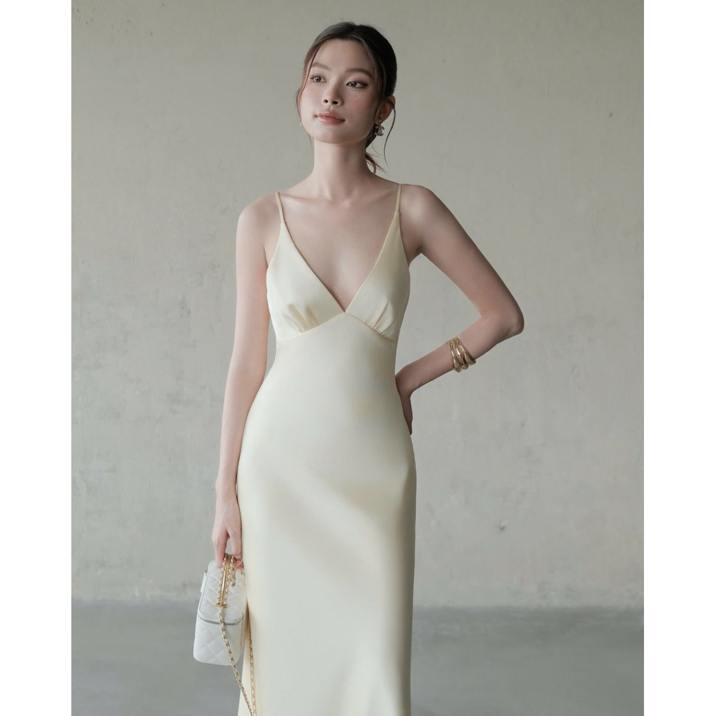 RUBIES Amanda Dress - ชุดเดรสยาวผ้าไหมซาตินผู้หญิง Slim Fit 2 สาย V คอ