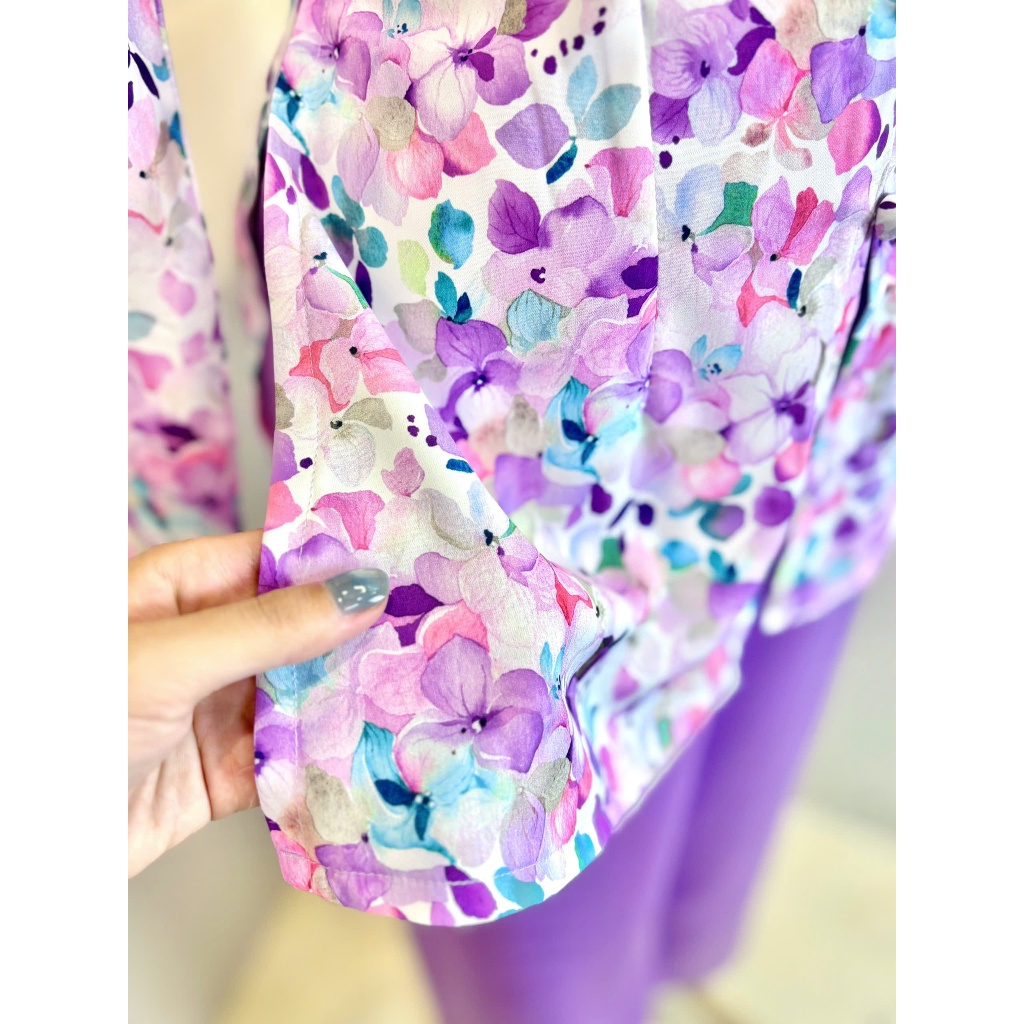 BA168 - ผ้าไหม Bao anh พร้อมปุ่มคอหัวใจพิมพ์ลายดอกไม้หลากสีหุ้มด้วยซิป