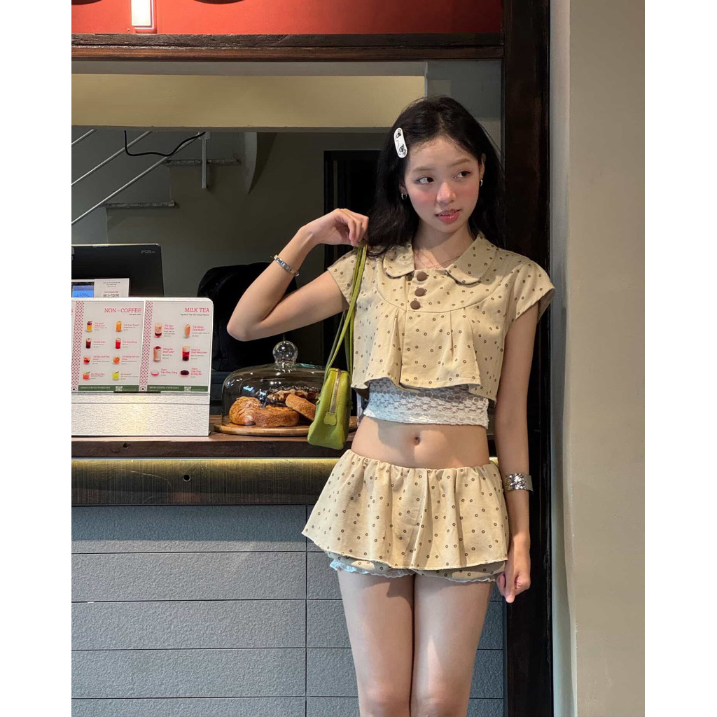 เซตดอกไม้ครีมกากี 3 ตัว (สั่งร้านค้าหลัง 5-7 วัน)