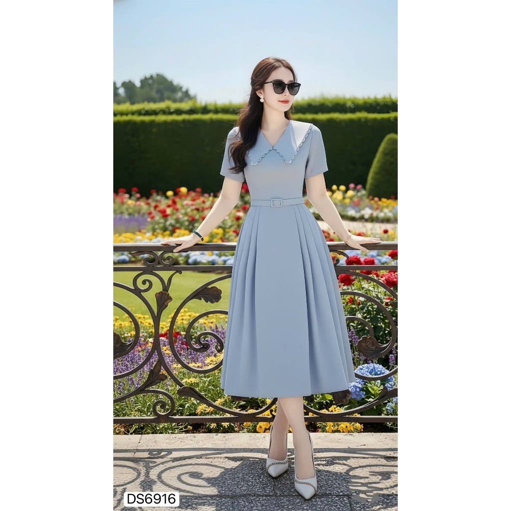 DS6916 - เดรสบานสีน้ําเงินจับจีบคอปกลูกไม้กว้าง - Dolce Viva Collection (DVC/ACC)