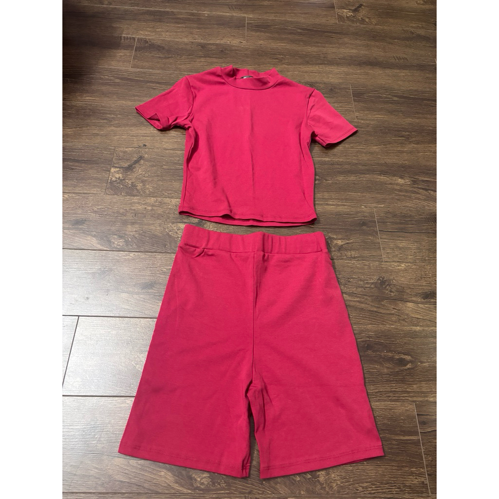 ใหม่. ชุดกาบแดง SM vd18