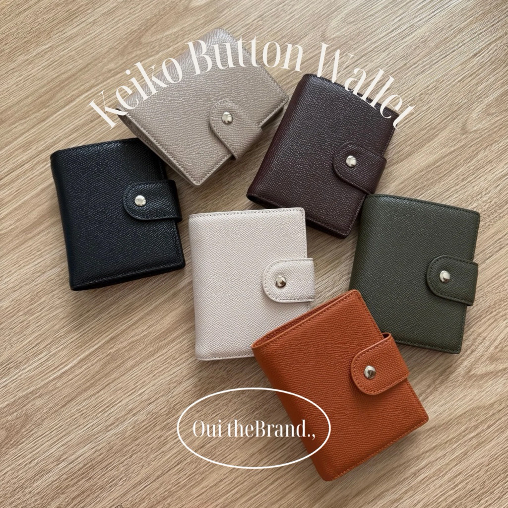 [ ของขวัญเสน่ห์เต่านําโชค ] กระเป๋าเงินปุ่ม Keiko - กระเป๋าสตางค์หนังสือปุ่ม KEIKO ( Ouithebrand )