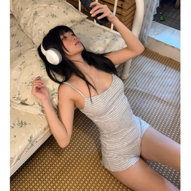 ชุดบิน| (อ่านคําอธิบาย) ชุดนอนเซ็กซี่ผู้หญิง ชุดนอนใส่อยู่บ้าน เสื้อ 2 ชิ้น และกางเกงขาสั้นจิ๋วผ้านิ่มลื่น | อ่านคําอธิบายให้เลือก