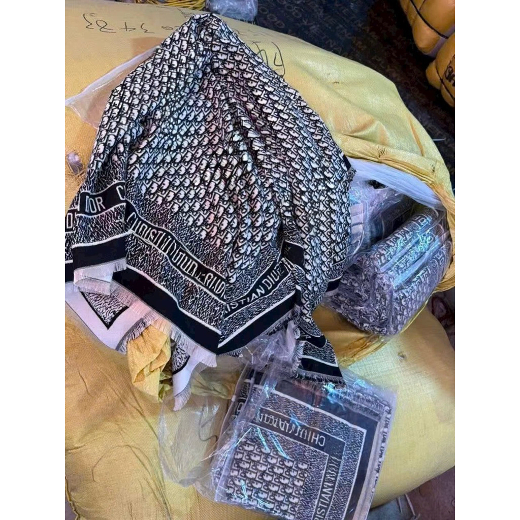 Luxury Large 2 ด้าน D i.o...r ผ้าคลุมไหล่เย็น - Noble Style 140x140