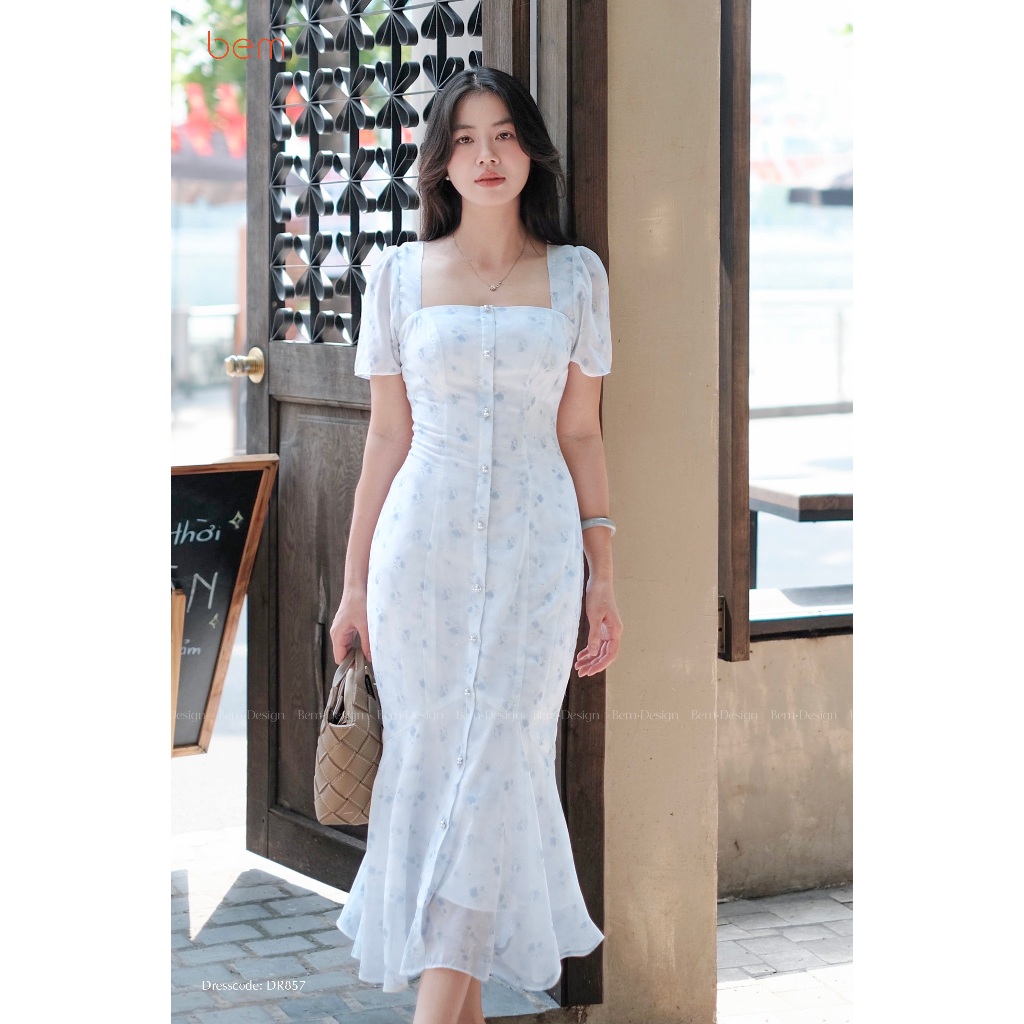 BEM เดรสคอเหลี่ยมหางปลาสีฟ้าลายดอกไม้ (DR857)