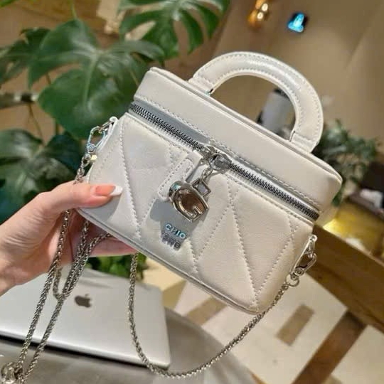 กระเป๋าท้ายรถหนัง PU คุณภาพสูง 18 ซม.ผู้หญิง - หรูหรา Hard Form Mini Crossbody กระเป๋าสะพายไหล่เหมาะกับโทรศัพท์ – Chio HT015