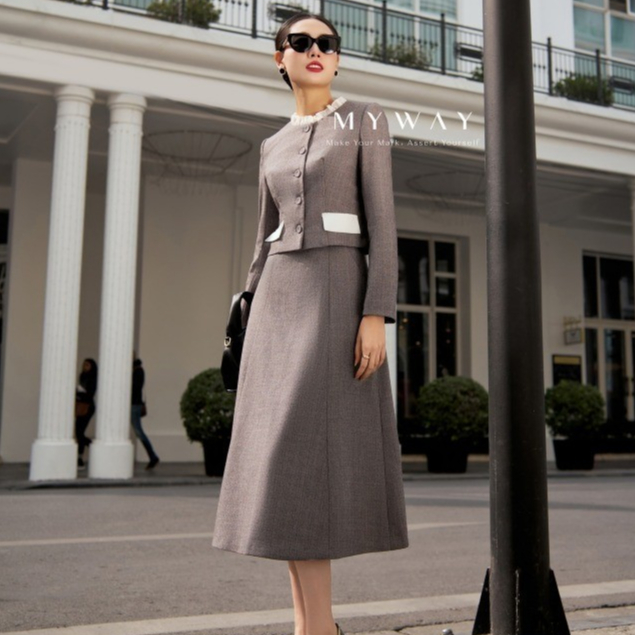 MY WAY ชุดเสื้อกั๊กผู้หญิงพร้อมกระโปรงบานสั้นแขนยาวรอบคอ Ruffles หรูหรา 6MVB0957 - 6MCXB2205 - NA3