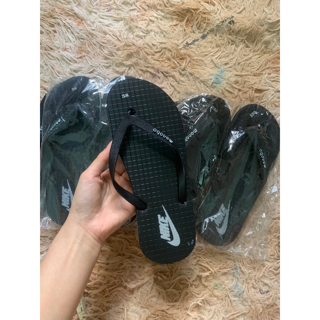 รองเท้าแตะผู้หญิง MoNoBo พื้นกันลื่น