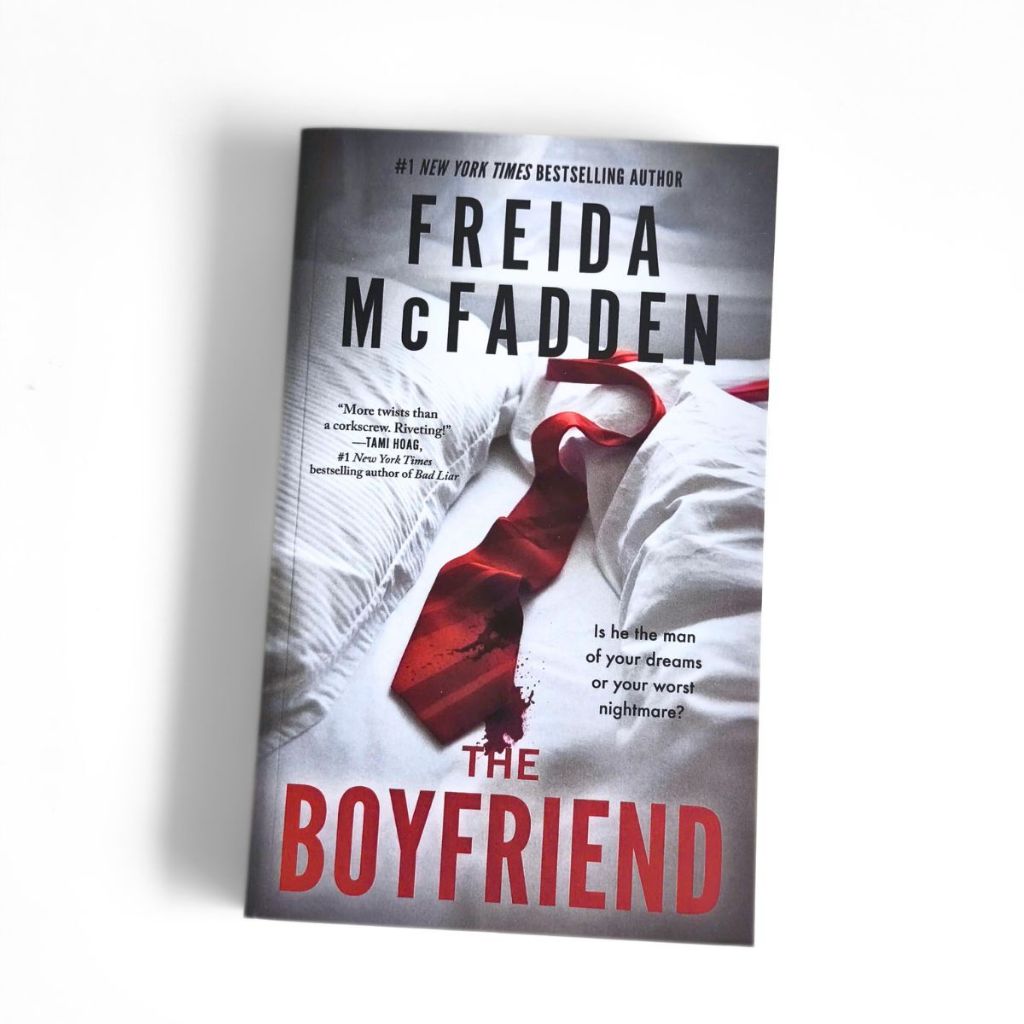 หนังสือ - The Boyfriend โดย Freida McFadden (The Garden of Books)