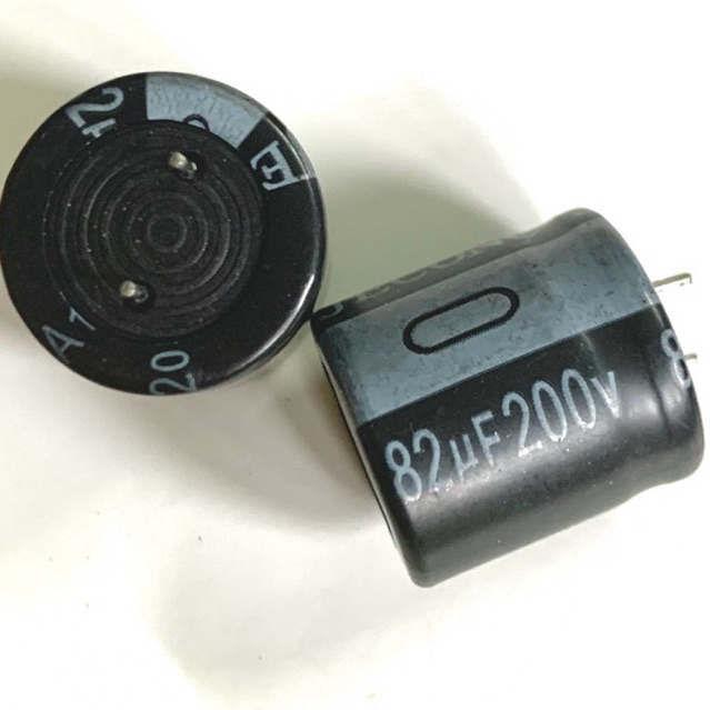 10c คาปาซิเตอร์ 200v 82uf kt18*18