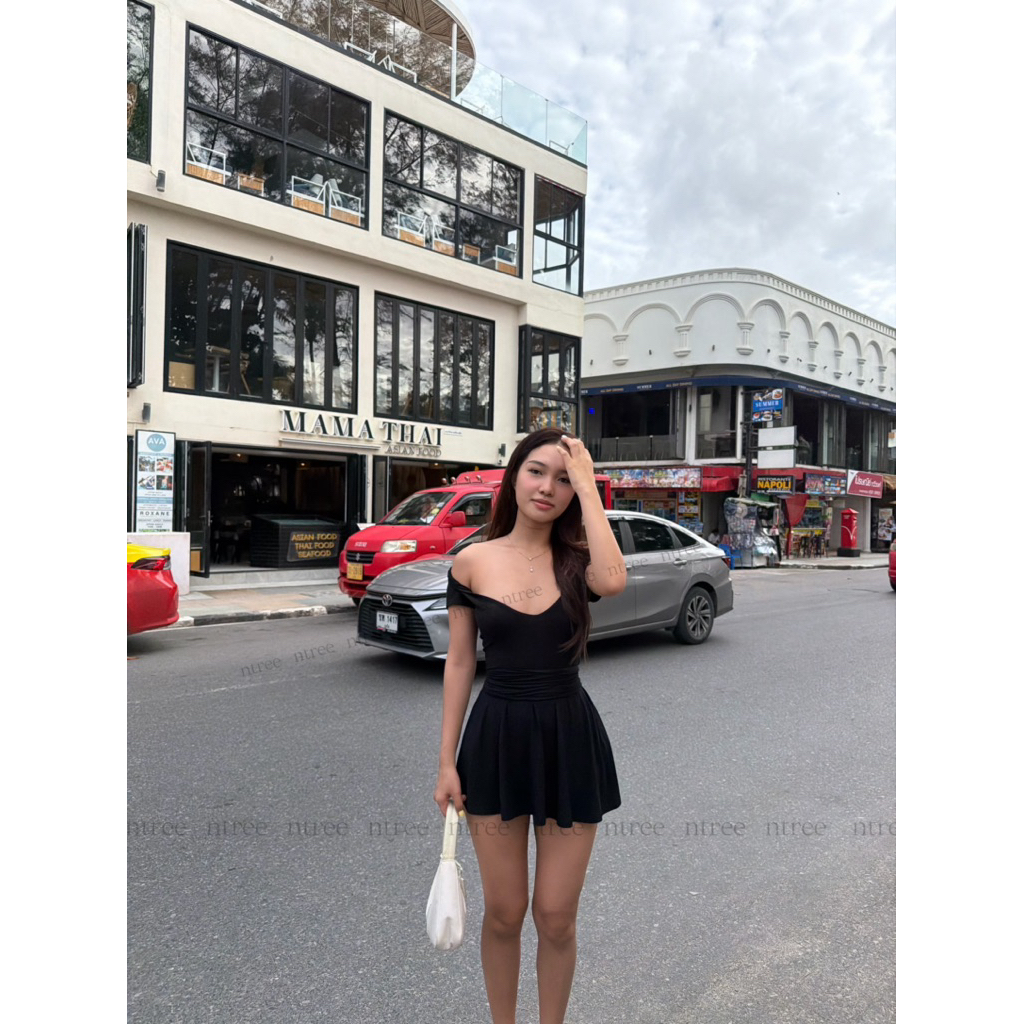 เดรสสายเดี่ยวสีดําสายถอดผูกเอว