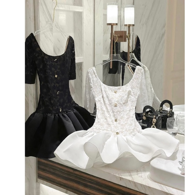 ️เดรสลูกไม้คอยูแขนสั้นกระโปรงบานสวย-HKT2T-store