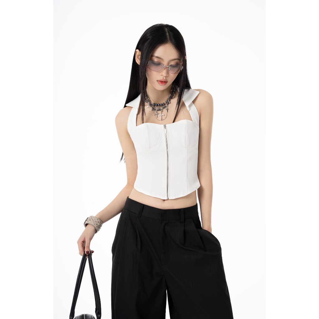 Bell Top เสื้อหัวเข็มขัดโลหะสีขาว - HOO DESIGN