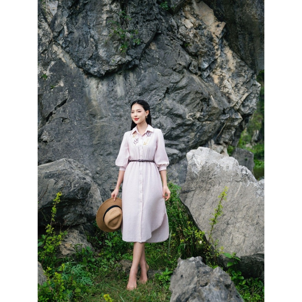 เดรส CHARMILLES เรียบหรู ปักลายดอกไม้สีชมพูอ่อน - 24MD168HN