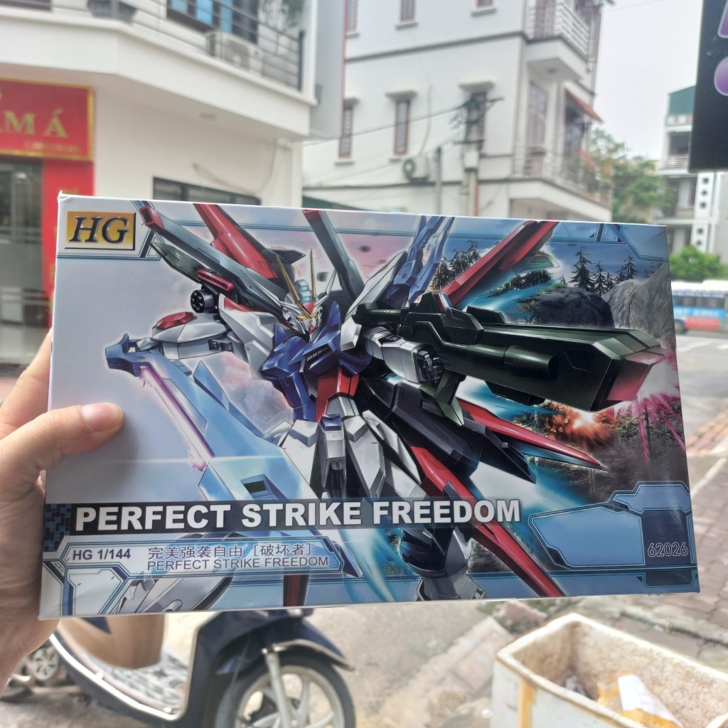 HG GB 1/144 GUNDAM PERFECT STRIKE FREEDOM