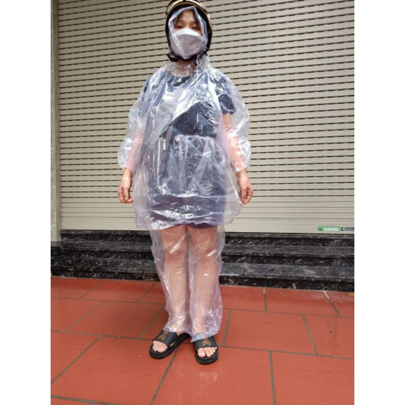 ชุดเสื้อกันฝนโปร่งใส เค25 ชุดเสื้อกันฝนกันน้ําทนทานสุด ๆ thumbnail 3