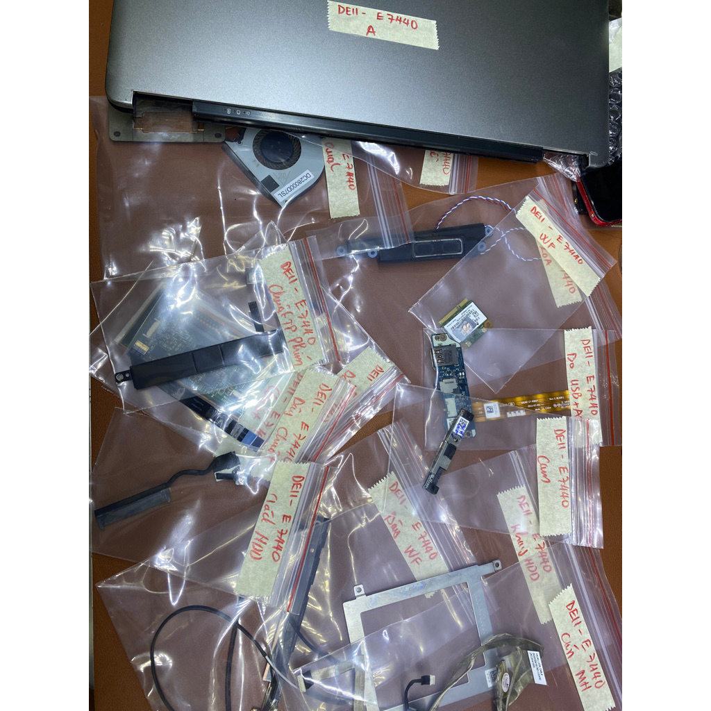 ถอดแล็ปท็อป Dell Latitude E7440 7440 ถอดชิ้นส่วนและถอดประกอบ