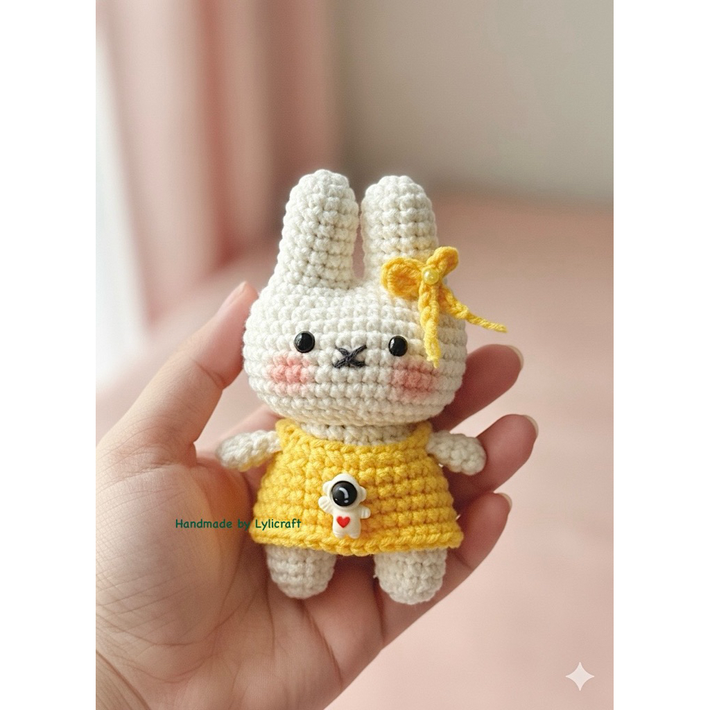 พวงกุญแจโครเชต์ Miffy พวงกุญแจ Miffy น่ารัก พวงกุญแจ amigurumi Miffy เสร็จ