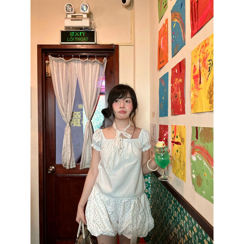 TDT4 - เสื้อเบลาส์ผู้หญิงคอเหลี่ยมสั้นน่ารัก HENSI TOP