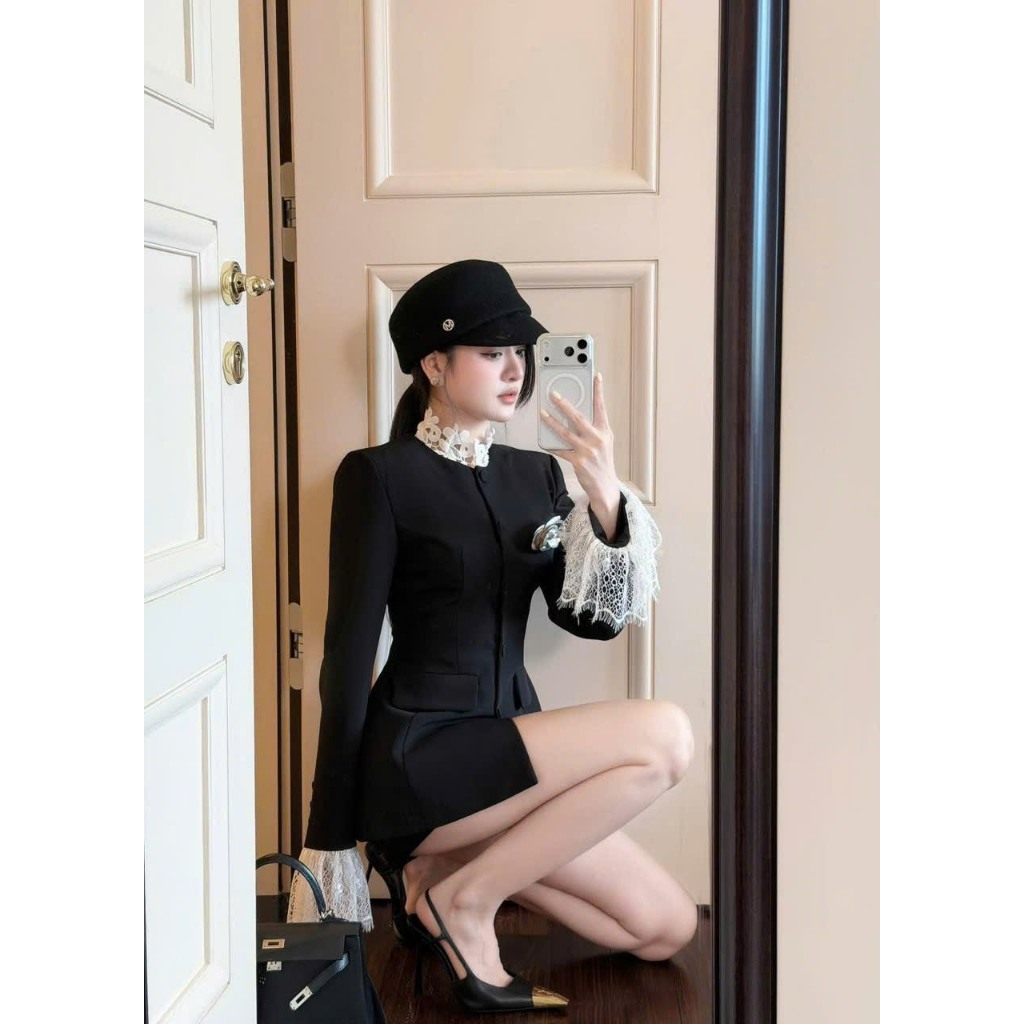 Lynchic- ชุดแขนบานลูกไม้คอเต่าแขนยาวสีดํา 2 ชิ้นผสมกางเกงกระโปรงสีดํา DNC REMAKE