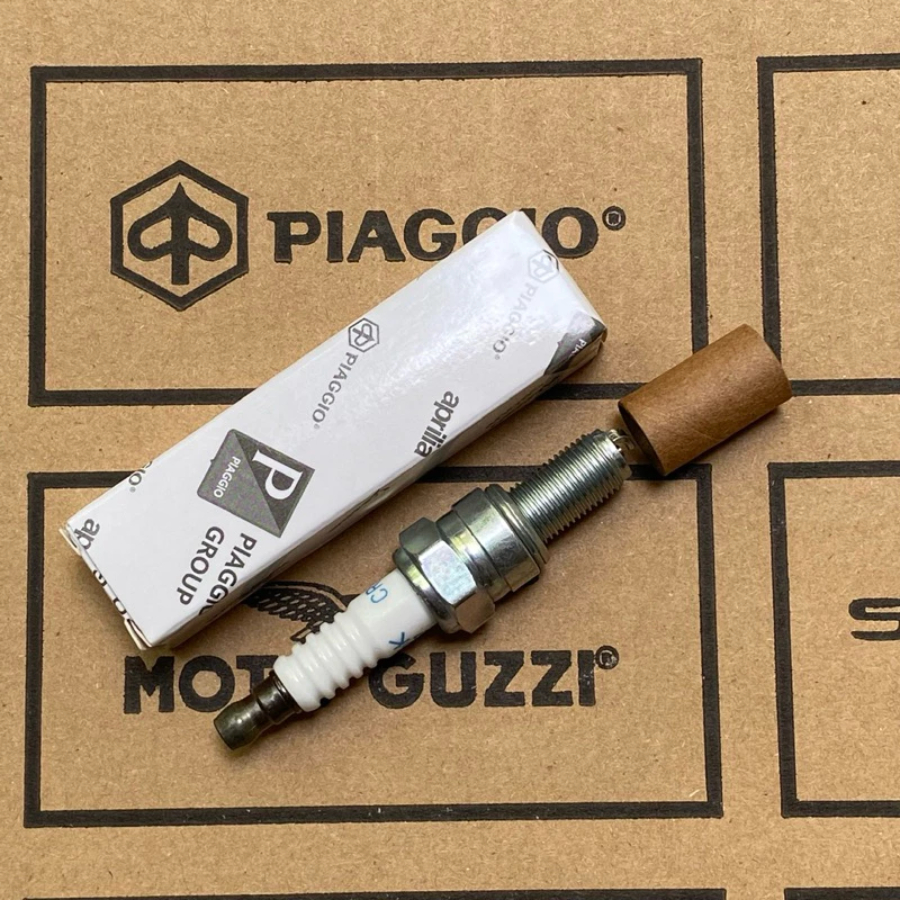 หัวเทียนขายาว NGK CR8EB ของแท้ - Vespa Liberty Zip LX Primavera Sprint S LXV