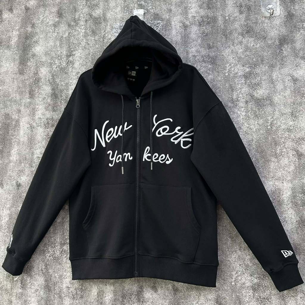 เสื้อแจ็คเก็ต NewEra สีดําของแท้