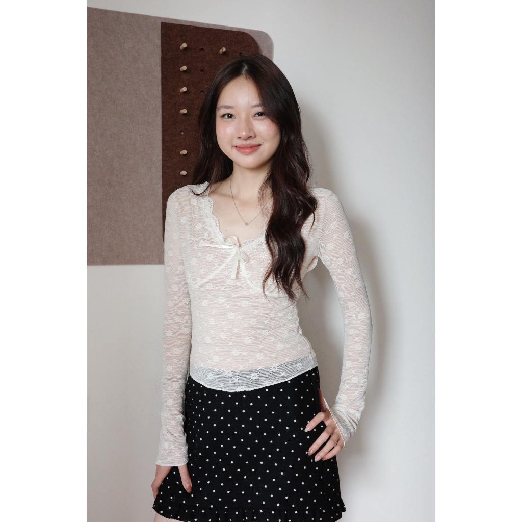 Ashy Snow Top ️ – ลูกไม้สวย ท๊อปเหมือนเกล็ดหิมะที่ต้นฤดูกาล รักเธอ