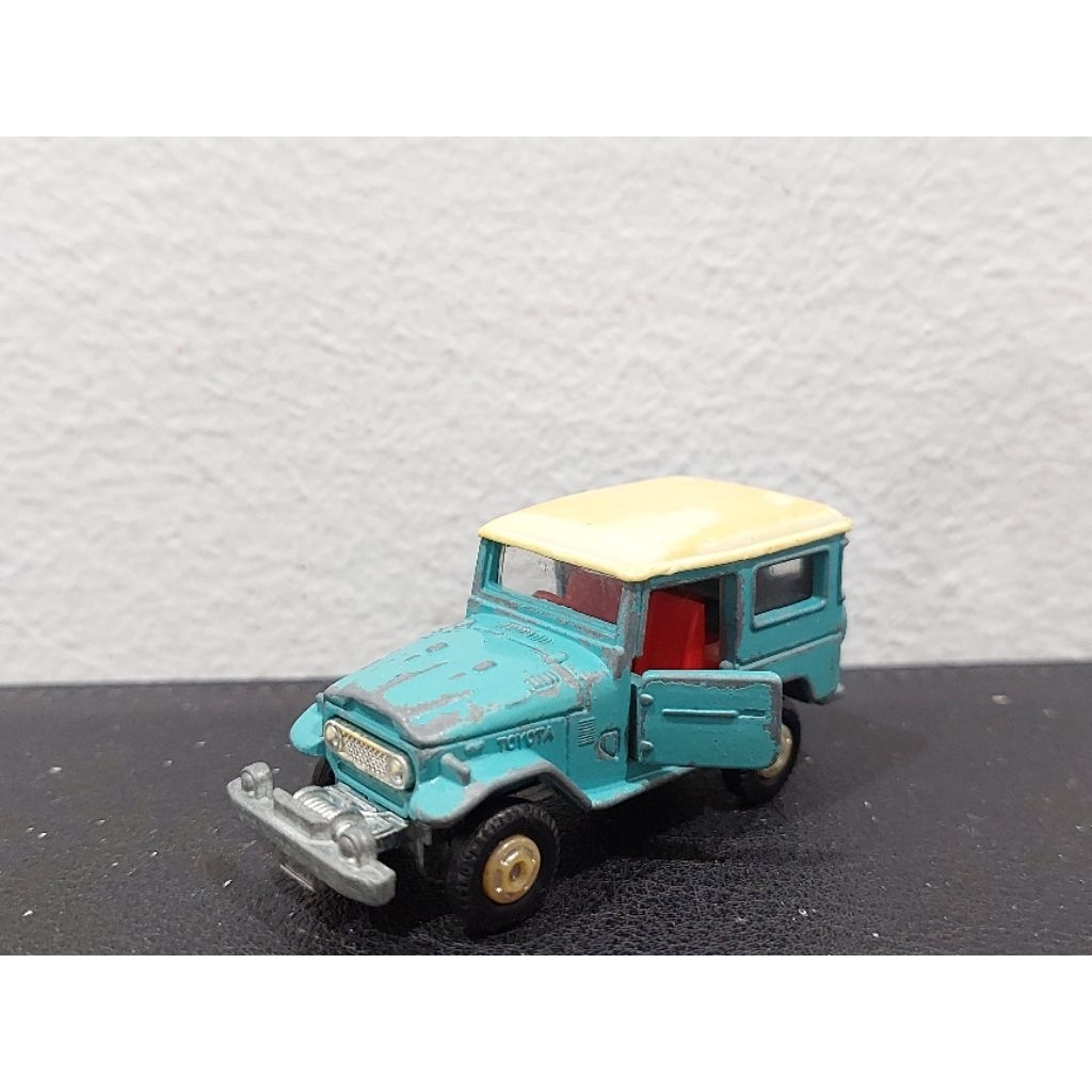 รถโมเดล Tomica No.2 Toyota Land Cruiser 70 - Made in Japan