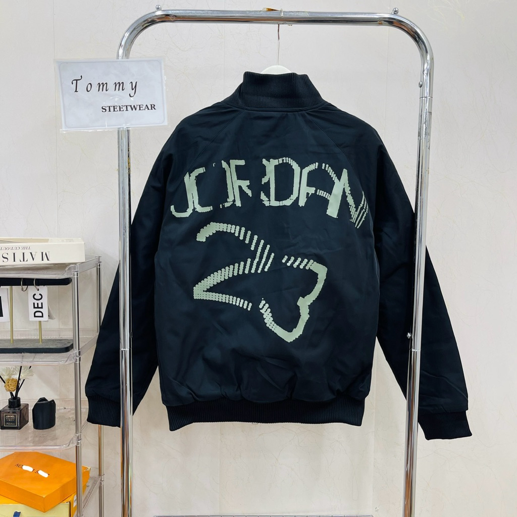 [คุณภาพสูง] - J0rdan 23 Bomber Jacket พร้อมพิมพ์ลายตัวอักษรแฟนซีด้านหลัง - สินค้าคุณภาพสูง
