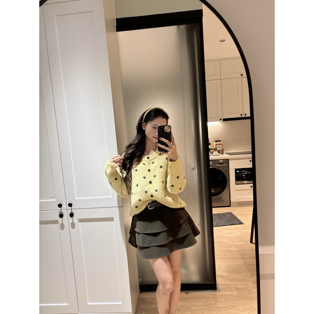 V41-[SANSAN]-กระโปรงสั้นชั้น Water Wave เข็มขัดผ้าลื่น-Hottrend 2025