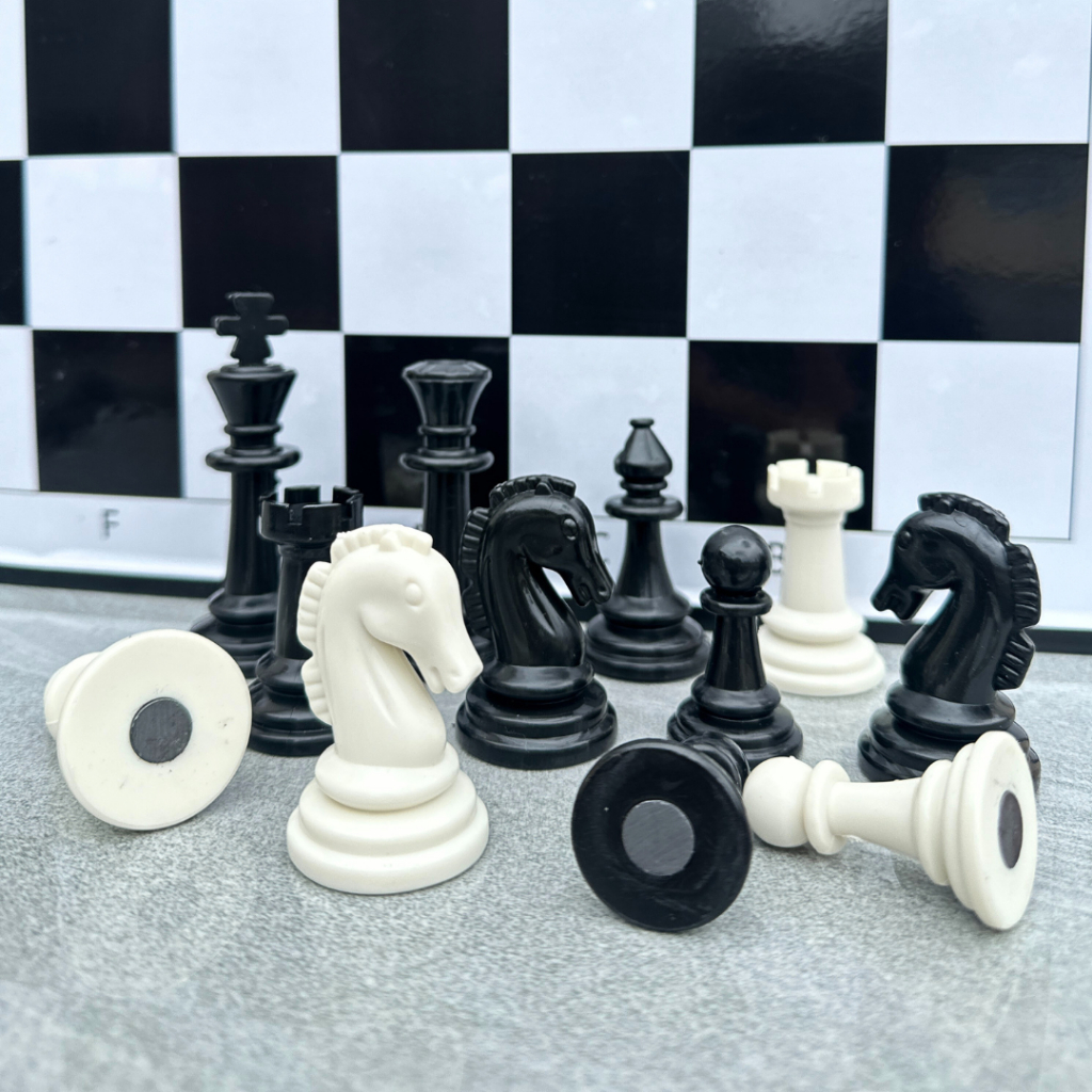 Odd Chess Pieces of Chess Set ขนาด 42 x 42 Cm สําหรับคนที่หายไปหมากรุกชิ้น