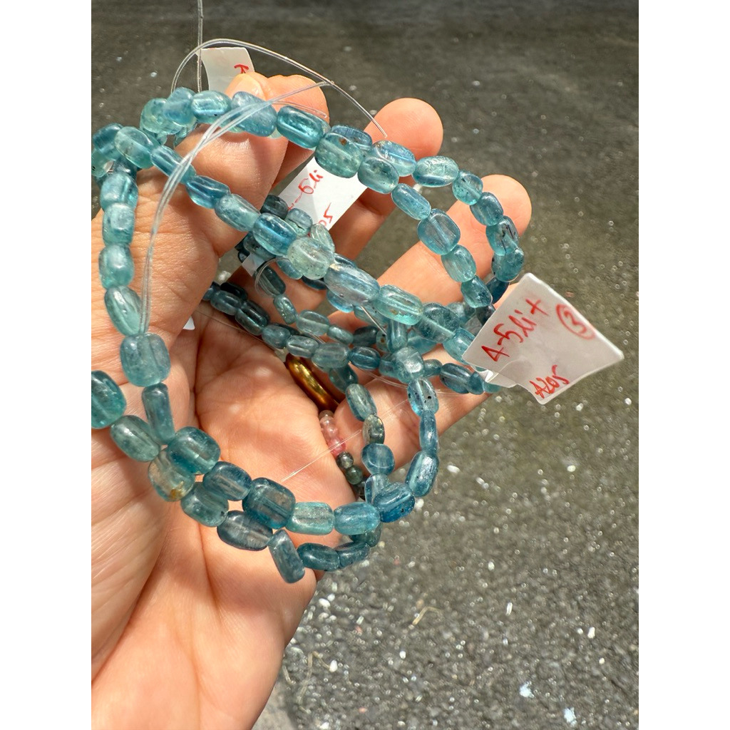 (A205)(4-5mm)สร้อยข้อมือ Kyanite สีเขียวเม็ดดิบ