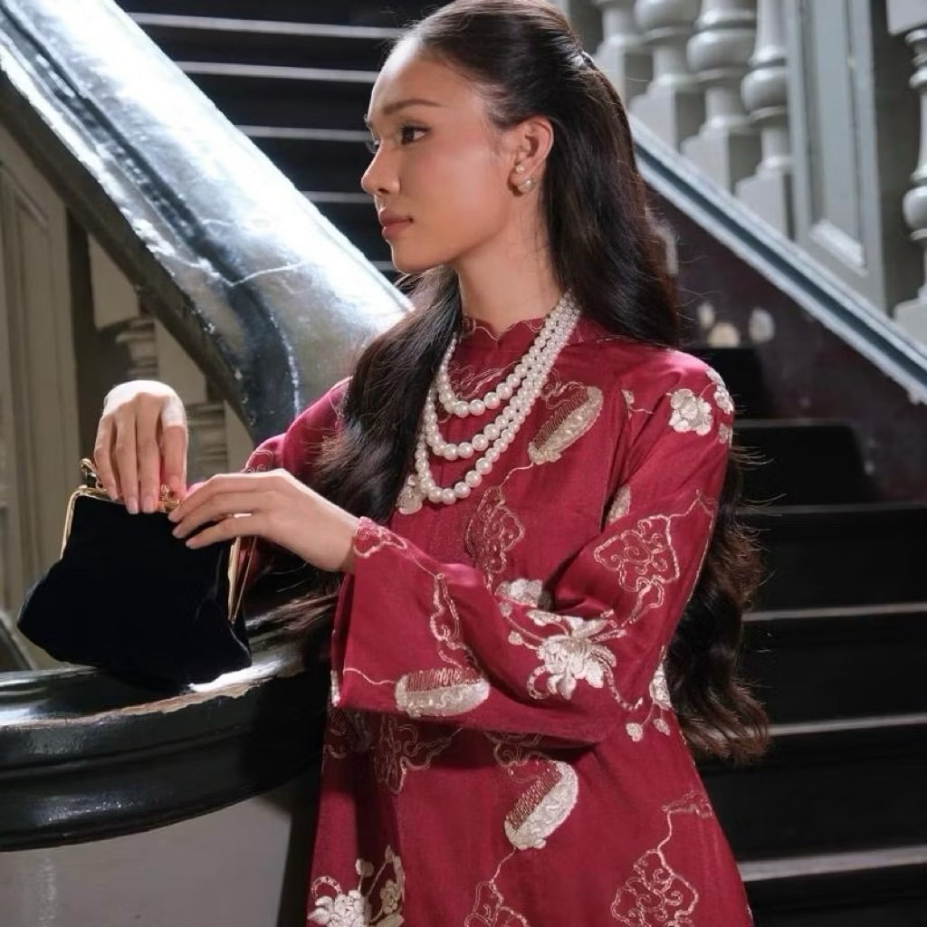 สร้อยคอมุก 3 ชั้นสวม Ao Dai พร้อมเครื่องประดับปาร์ตี้ไข่มุกหินหนัก