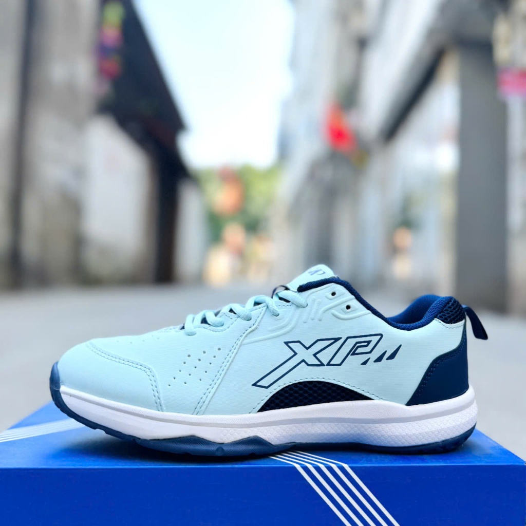 XP Jmax รองเท้าแบดมินตันและลูกชิ้นสีเขียวขุ่น