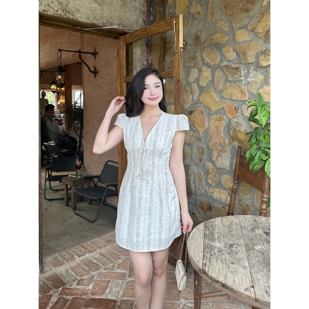 [SHOPPUMI] ชุดเดรสฮาวายคอวีลายดอกไม้ 2 ไซส์ SM Pumi 17650