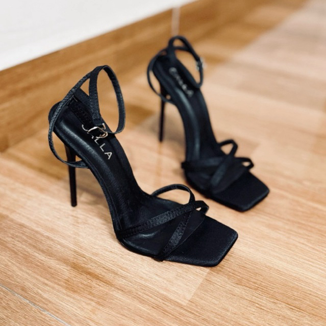 รองเท้าแตะ CROSS STRAP รองเท้าแตะ HEEL สูงใน 2 สี สีดํา และสีเงิน