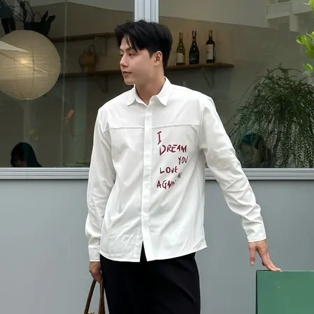 เสื้อเชิ้ต Unisex สําหรับผู้ชายและผู้หญิงพร้อมสายผสมผ้าสีกากีปกติพิมพ์ตัวอักษร " I DREAM YOU LOVE ME