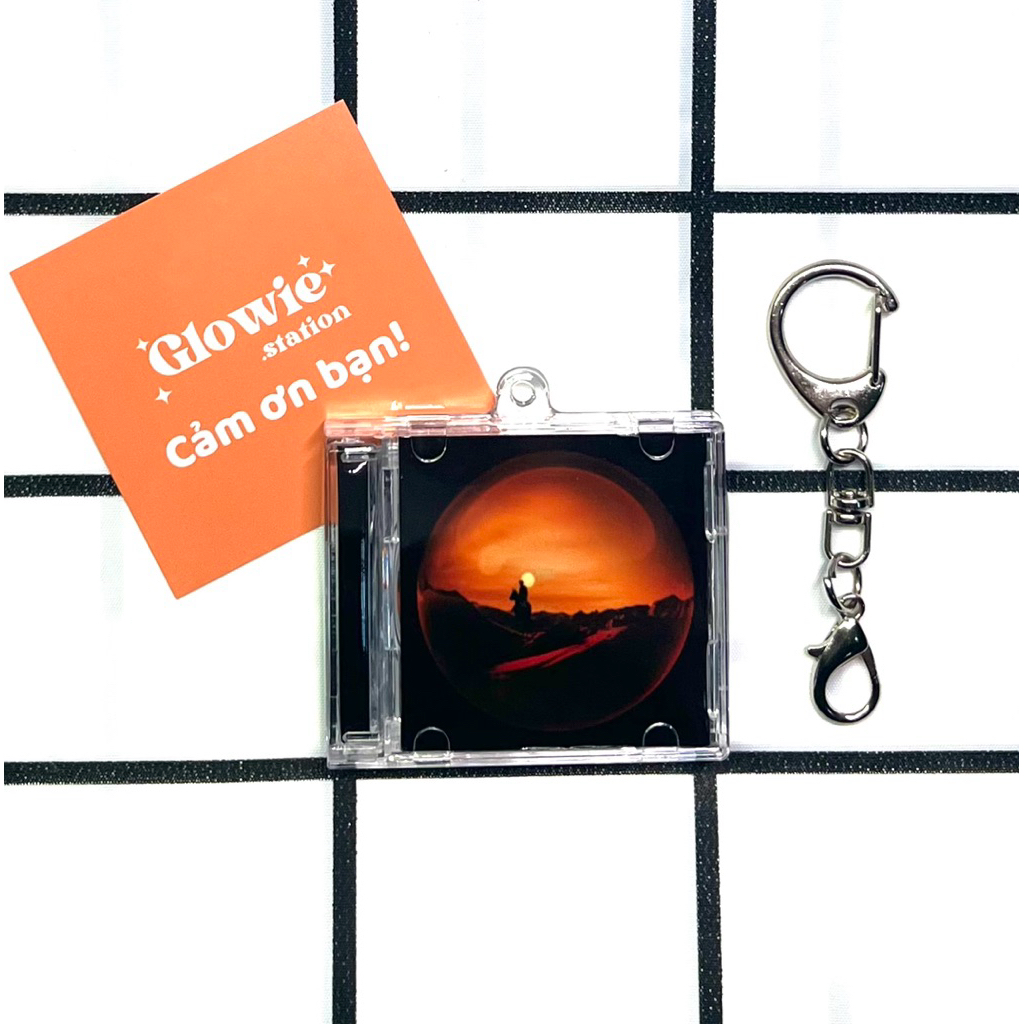 Brilliant Horizon Album Mini CD Keychain - Tuan มี NFC เพื่อสแกนลิงค์เพลง