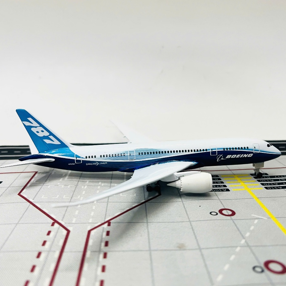 Boieng B787-8 Dreamliner (Livery) 1:400 Scale Die-cast Metal รุ่น (Fullbox)