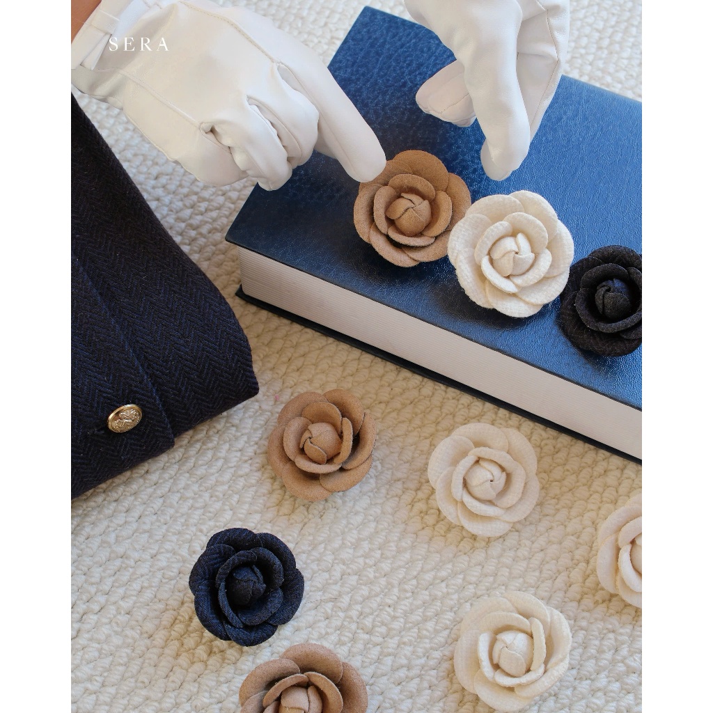 SERA- เข็มกลัด Camellia