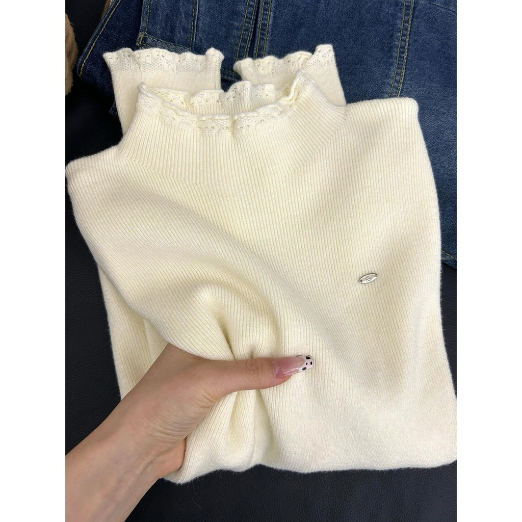 Ssu.Studio// TIN, เสื้อยืดกระชับสัดส่วนพร้อมลูกไม้คอและแขนเสื้อเป็นผลิตภัณฑ์ที่สวยงาม